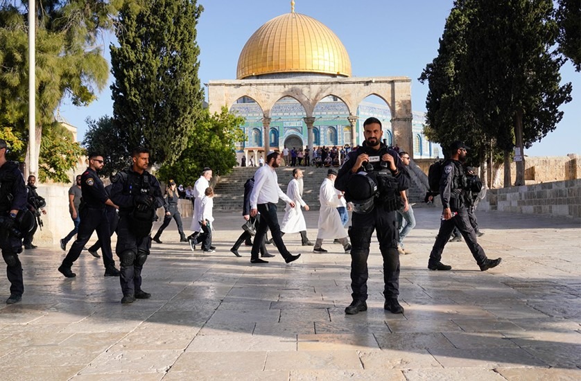 Jews-defile-Aqsa-3i4i4 Jews-defile-Aqsa-3i4i4